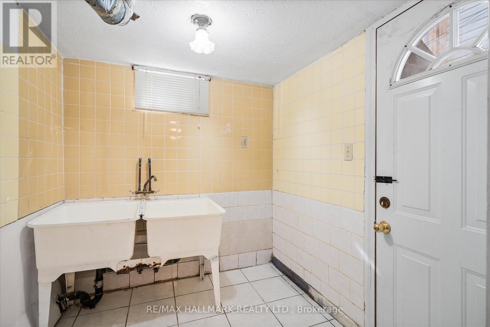 93 Nairn Avenue, Toronto, Ontario  M6E 4G9 - Photo 31 - W12462415