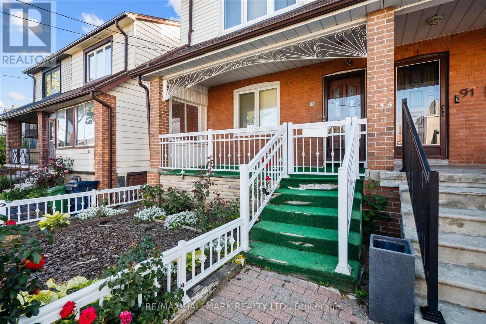 93 Nairn Avenue, Toronto, Ontario  M6E 4G9 - Photo 4 - W12462415