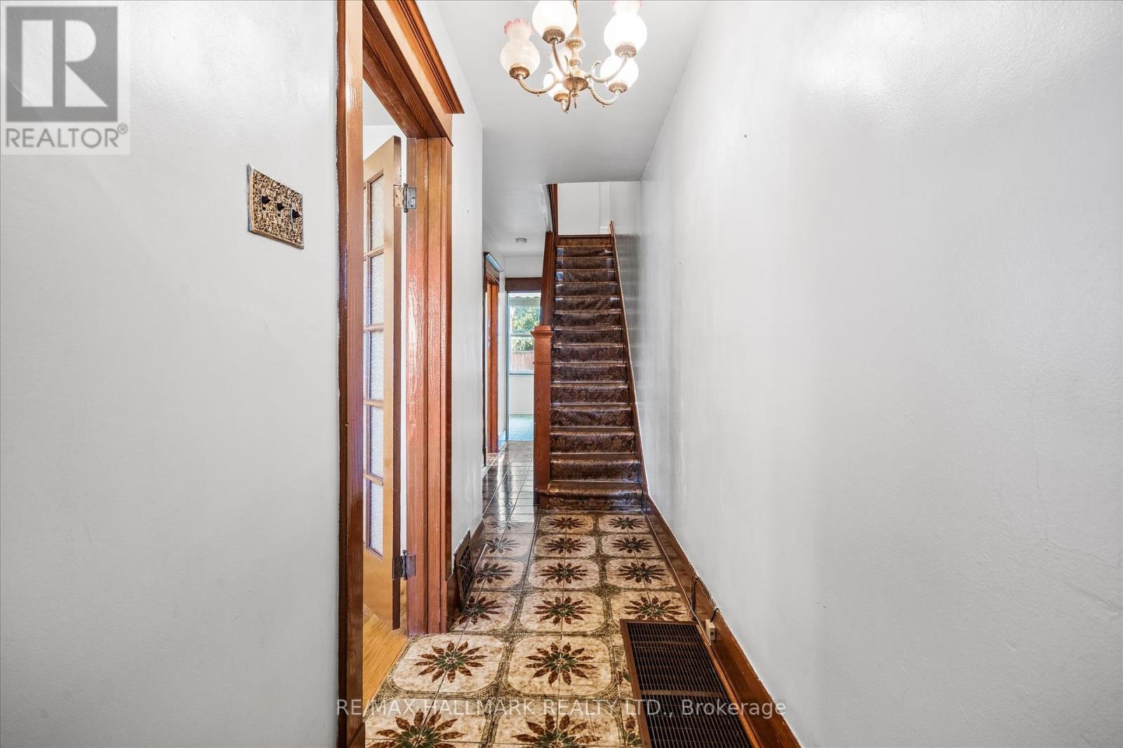93 Nairn Avenue, Toronto, Ontario  M6E 4G9 - Photo 9 - W12462415