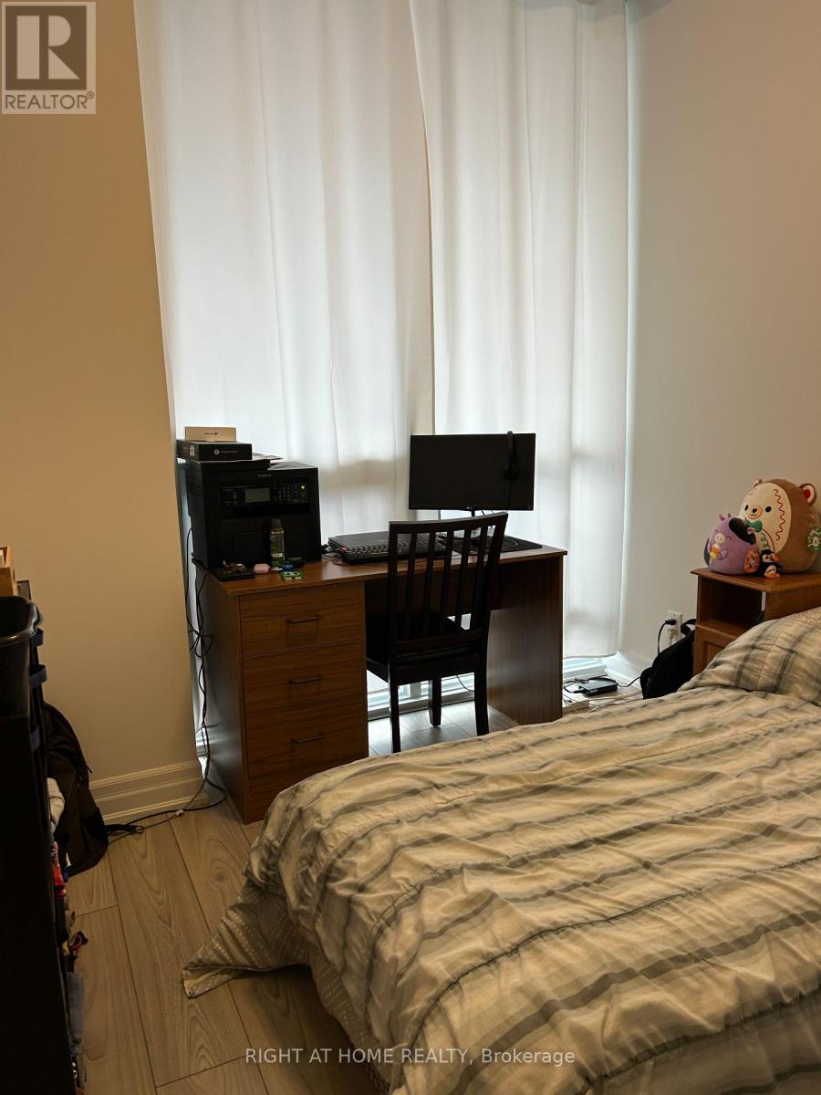 202 - 36 Elm Drive, Mississauga, Ontario  L5B 0N3 - Photo 10 - W12462423