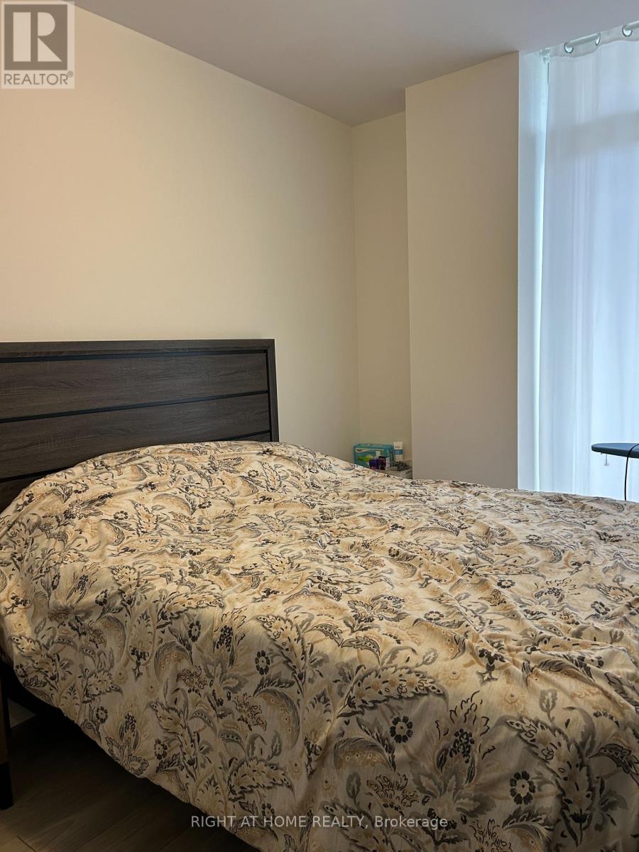 202 - 36 Elm Drive, Mississauga, Ontario  L5B 0N3 - Photo 11 - W12462423