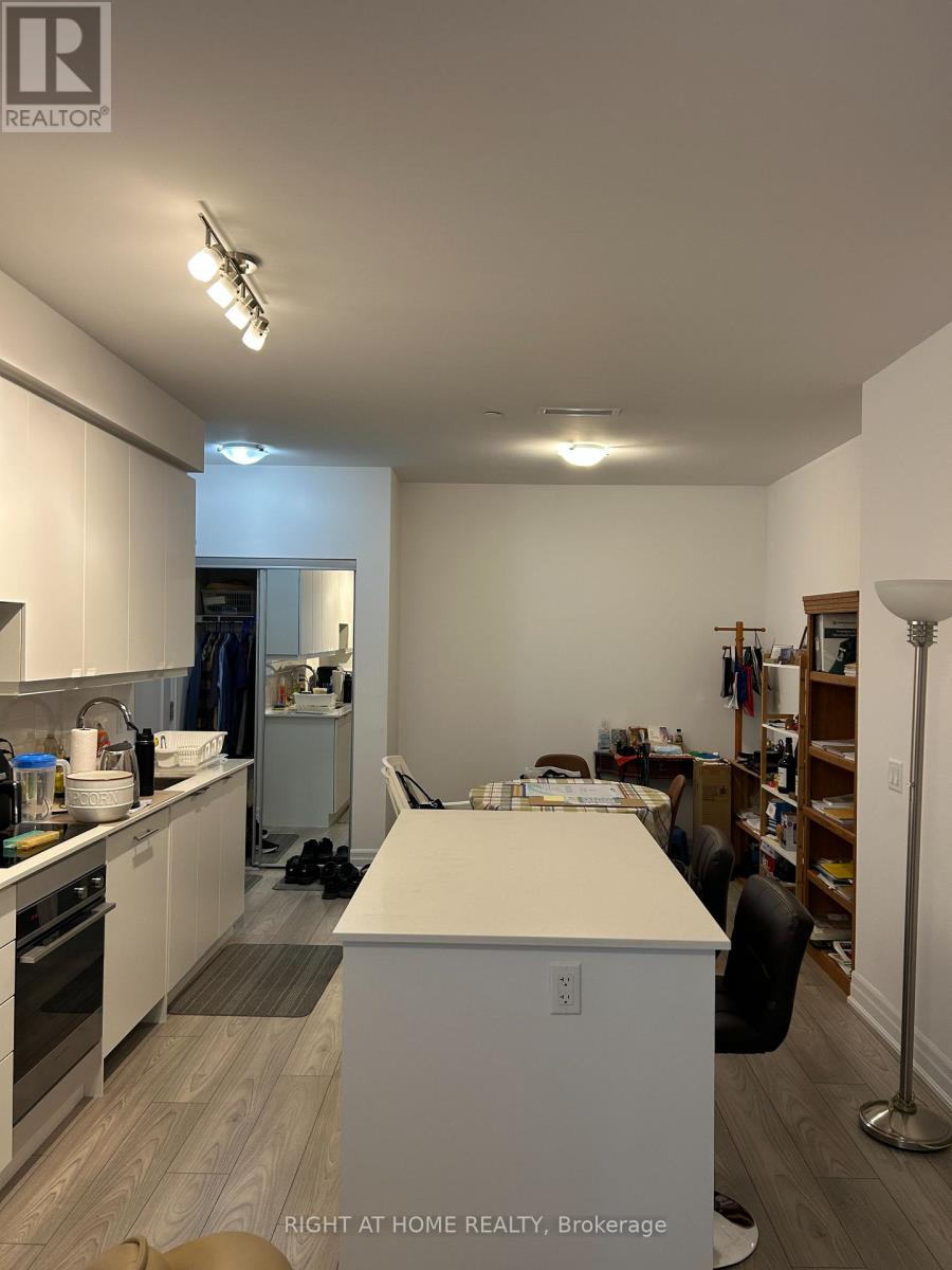 202 - 36 Elm Drive, Mississauga, Ontario  L5B 0N3 - Photo 6 - W12462423