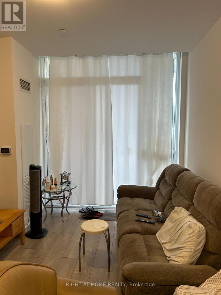 202 - 36 Elm Drive, Mississauga, Ontario  L5B 0N3 - Photo 8 - W12462423