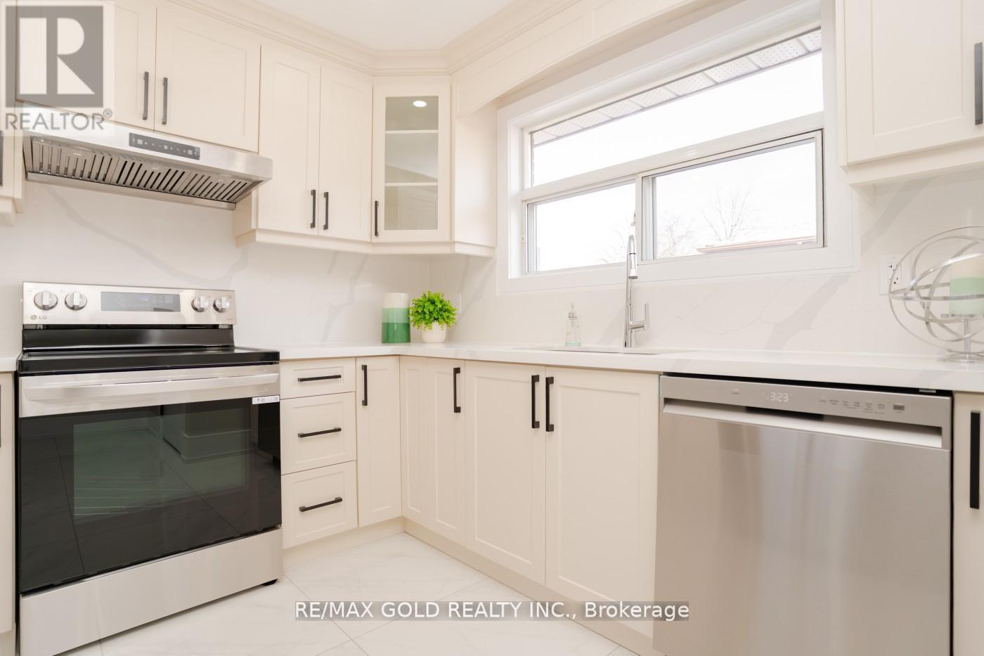 41 Danesbury Crescent, Brampton, Ontario  L6T 1T2 - Photo 14 - W12462426