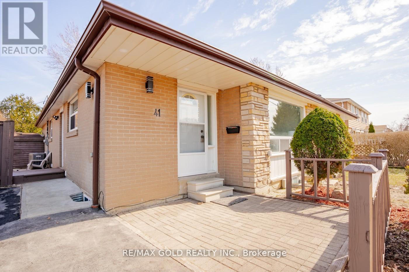 41 Danesbury Crescent, Brampton, Ontario  L6T 1T2 - Photo 3 - W12462426