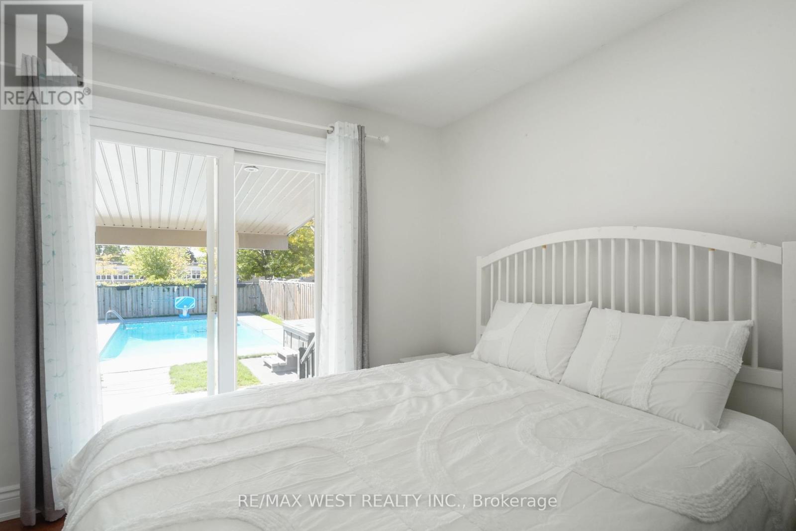 25 Silvercrest Avenue, Toronto, Ontario  M8W 2S3 - Photo 11 - W12462471