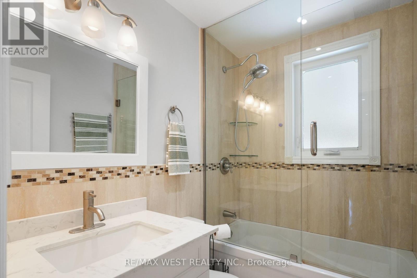 25 Silvercrest Avenue, Toronto, Ontario  M8W 2S3 - Photo 12 - W12462471