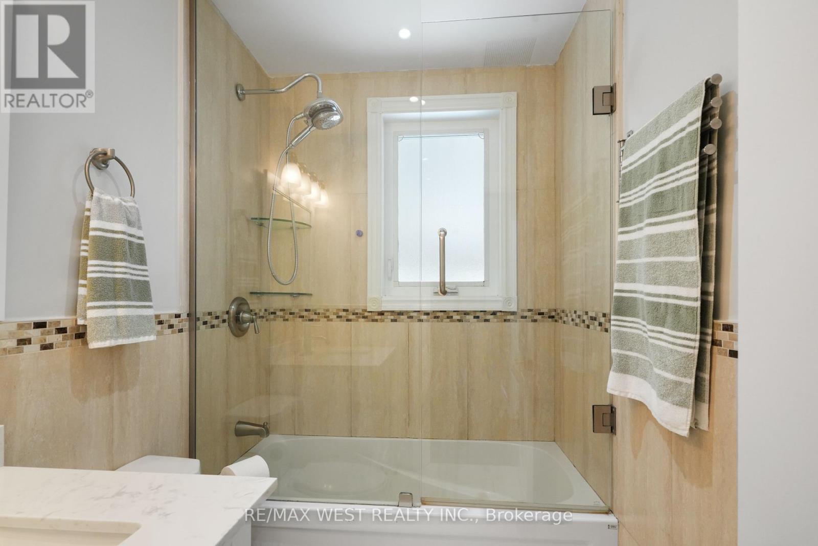 25 Silvercrest Avenue, Toronto, Ontario  M8W 2S3 - Photo 13 - W12462471