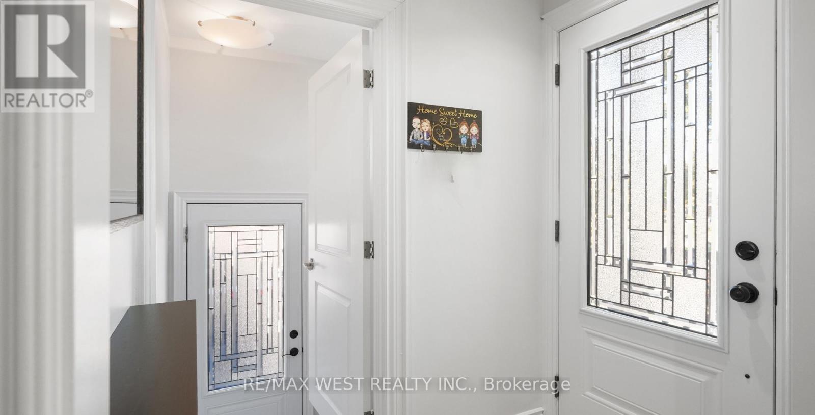25 Silvercrest Avenue, Toronto, Ontario  M8W 2S3 - Photo 14 - W12462471