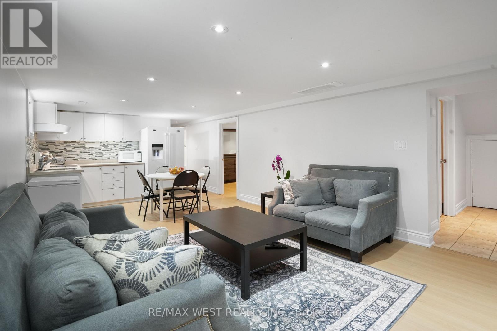 25 Silvercrest Avenue, Toronto, Ontario  M8W 2S3 - Photo 17 - W12462471