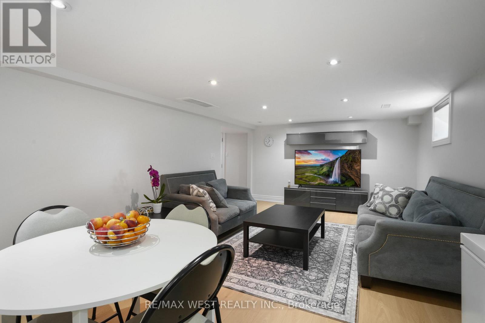 25 Silvercrest Avenue, Toronto, Ontario  M8W 2S3 - Photo 18 - W12462471