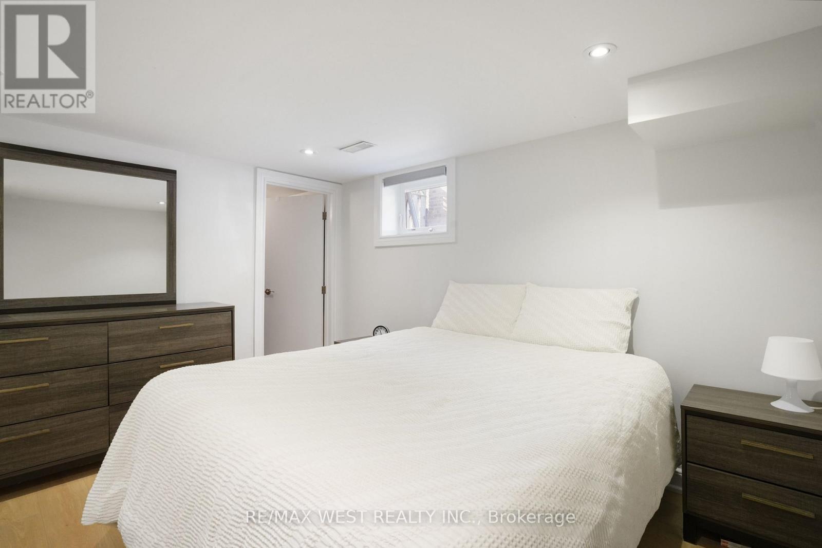 25 Silvercrest Avenue, Toronto, Ontario  M8W 2S3 - Photo 23 - W12462471