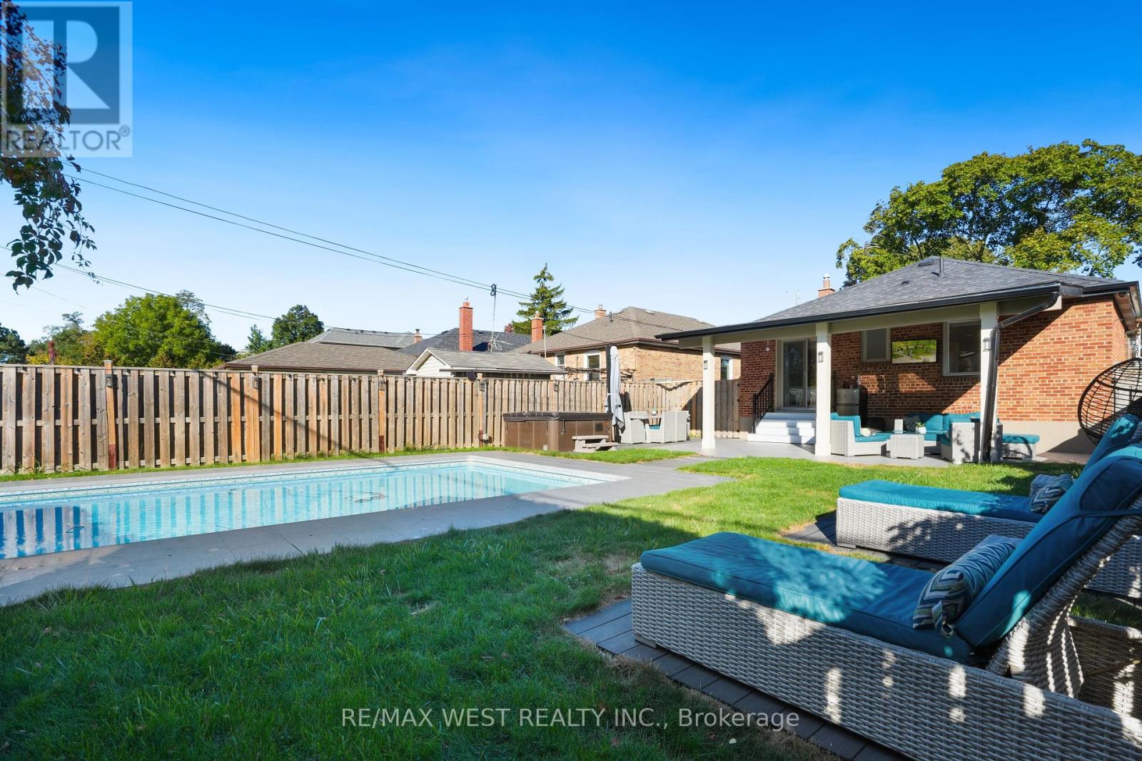 25 Silvercrest Avenue, Toronto, Ontario  M8W 2S3 - Photo 28 - W12462471