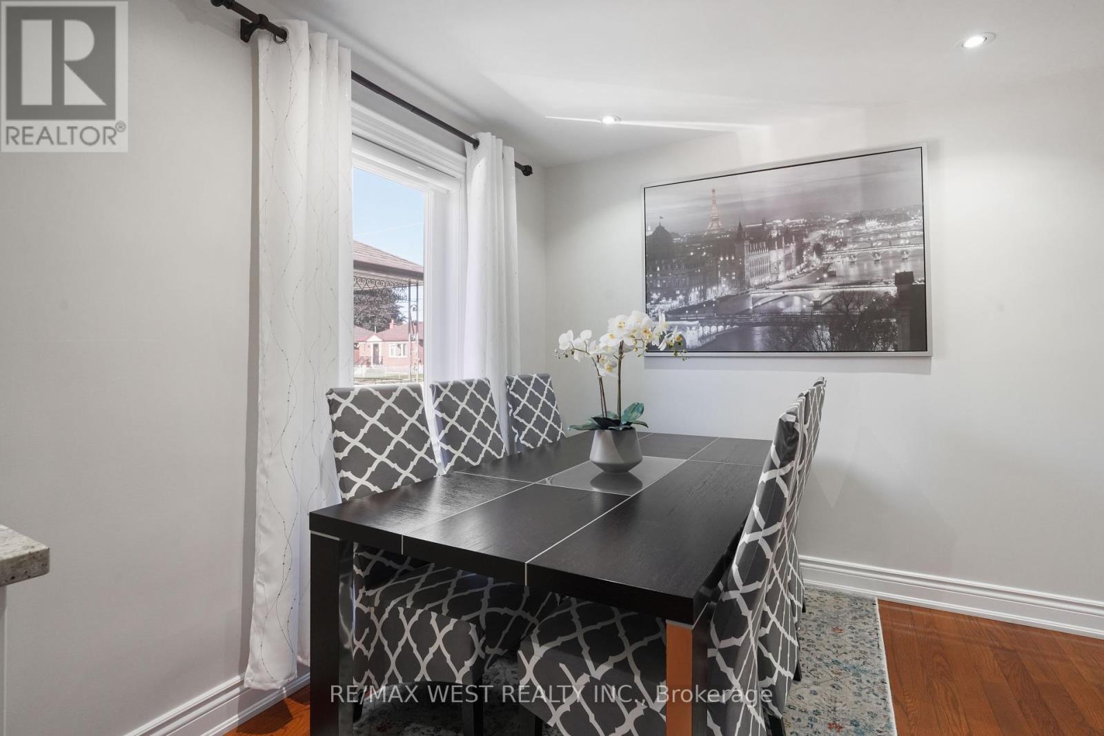 25 Silvercrest Avenue, Toronto, Ontario  M8W 2S3 - Photo 4 - W12462471