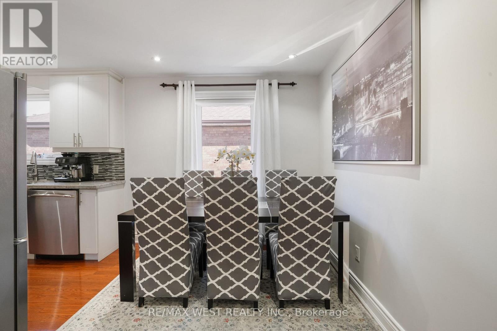 25 Silvercrest Avenue, Toronto, Ontario  M8W 2S3 - Photo 6 - W12462471