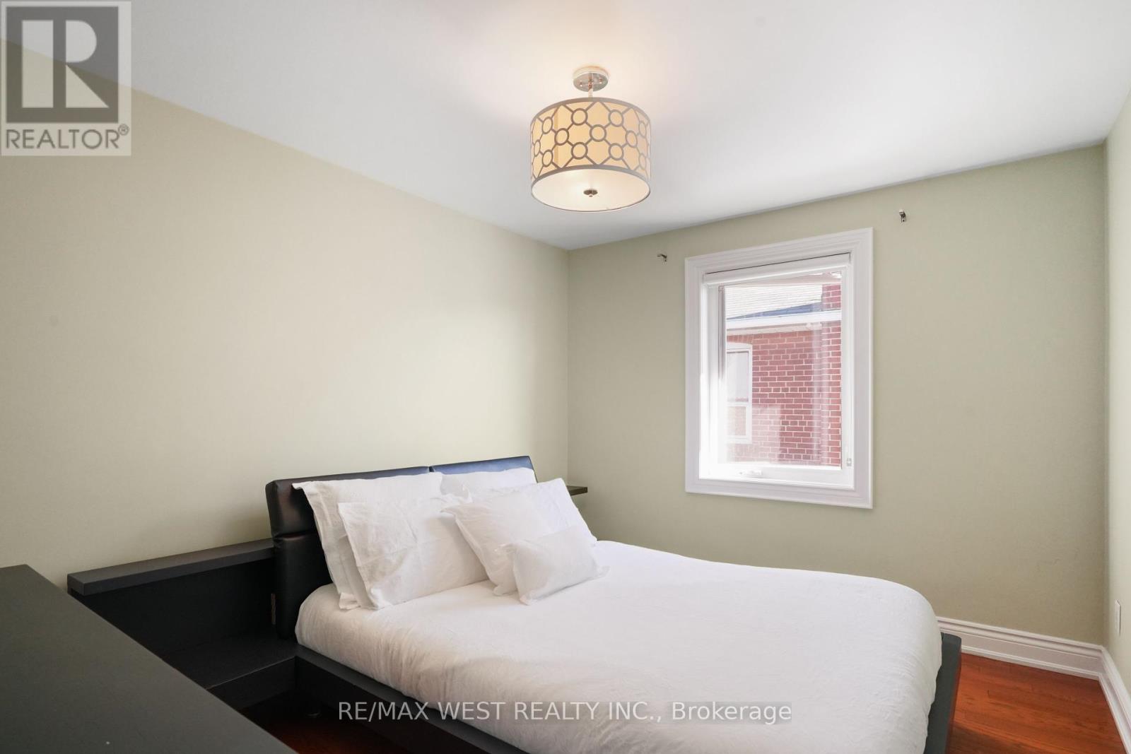 25 Silvercrest Avenue, Toronto, Ontario  M8W 2S3 - Photo 7 - W12462471