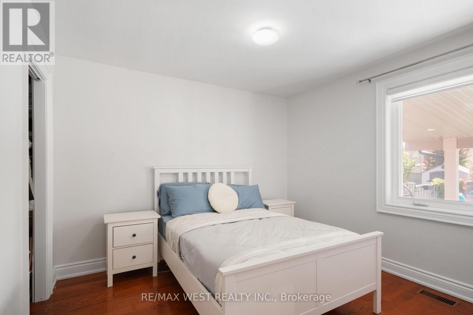 25 Silvercrest Avenue, Toronto, Ontario  M8W 2S3 - Photo 9 - W12462471
