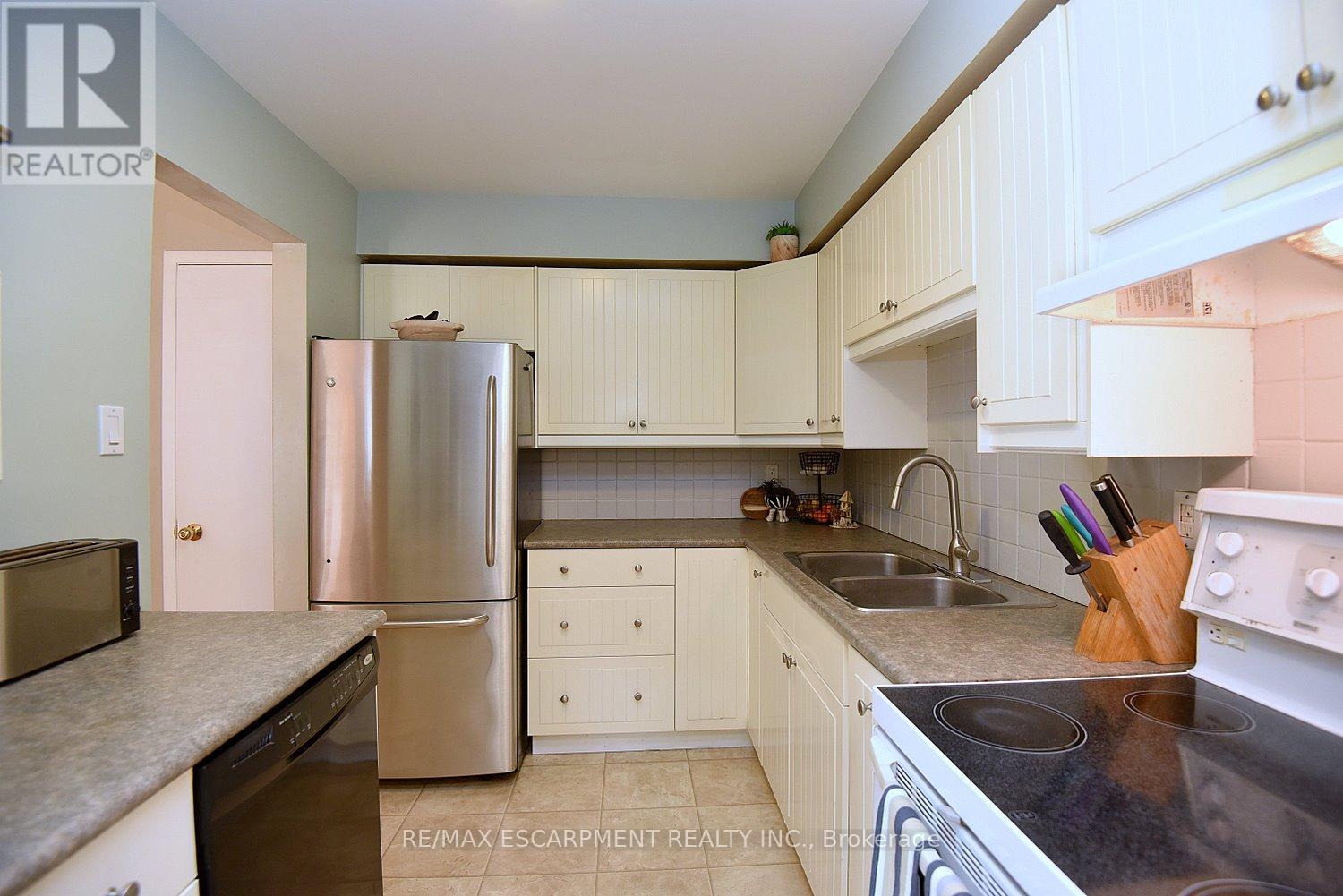 1501 Ester Drive, Burlington, Ontario  L7P 1L5 - Photo 15 - W12462488