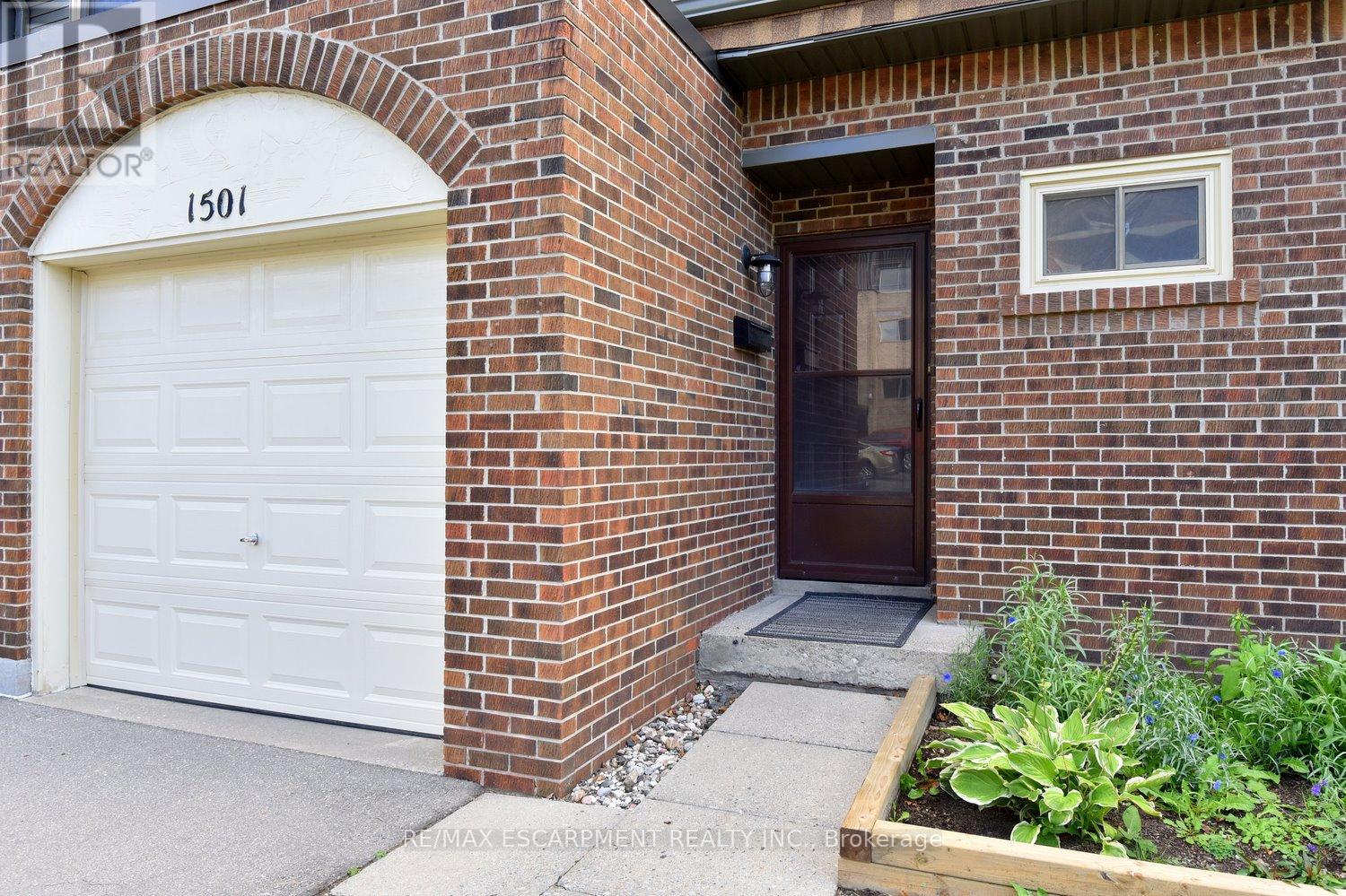 1501 Ester Drive, Burlington, Ontario  L7P 1L5 - Photo 2 - W12462488