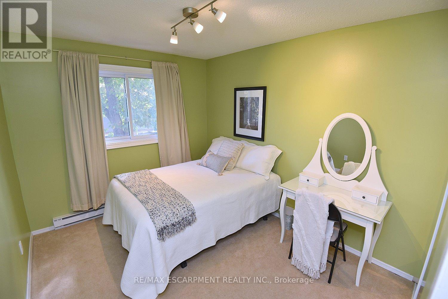 1501 Ester Drive, Burlington, Ontario  L7P 1L5 - Photo 21 - W12462488
