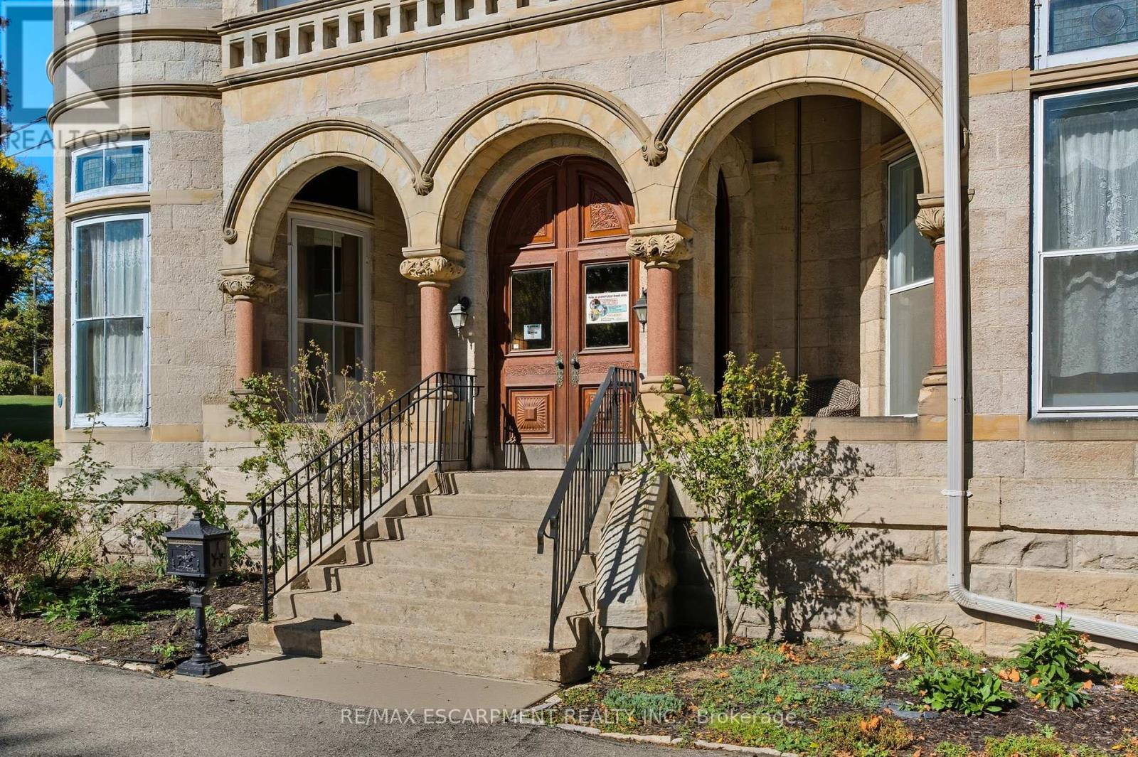 185 Grand River Street N, Brant, Ontario  N3L 2N2 - Photo 13 - X12462381