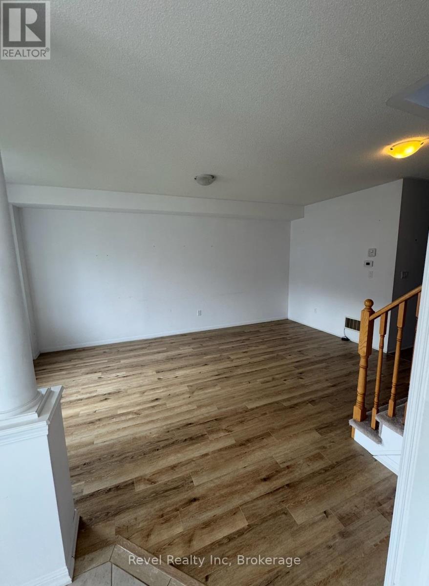 29 - 21 Village Gate Drive, Wasaga Beach, Ontario  L9Z 0G3 - Photo 4 - S12462638