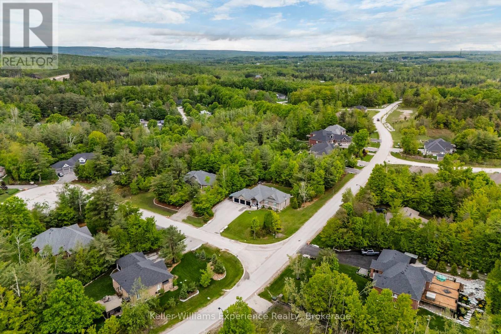 1 Topaz Court, Oro-Medonte, Ontario  L0L 2E0 - Photo 4 - S12462669