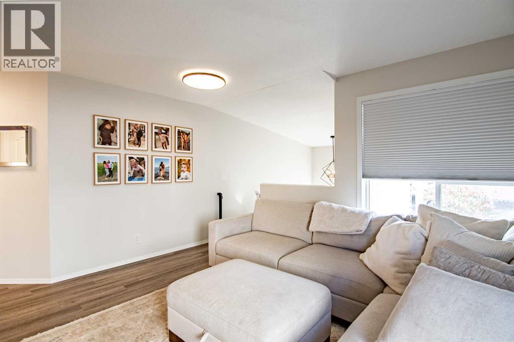 53 Duval Crescent, Red Deer, Alberta  T4R 2Y6 - Photo 5 - A2264156