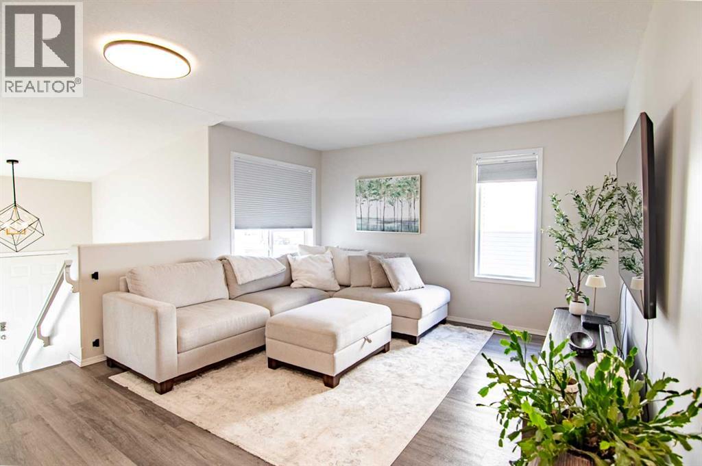 53 Duval Crescent, Red Deer, Alberta  T4R 2Y6 - Photo 4 - A2264156
