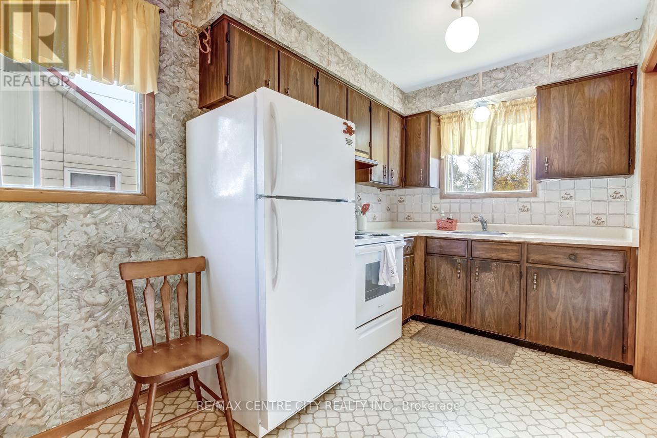 333 Catherine Street, Central Elgin, Ontario  N5L 1B5 - Photo 7 - X12462628