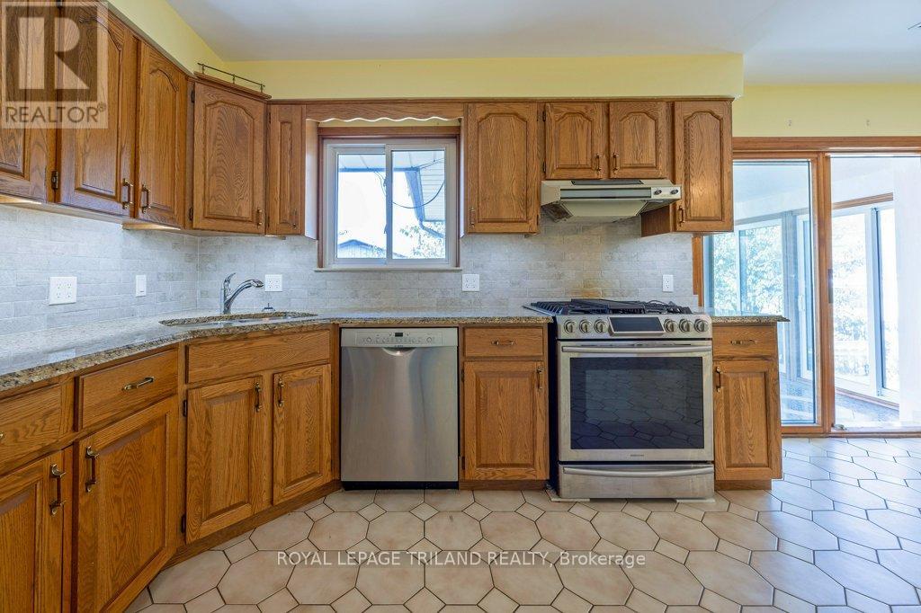 66 Park Avenue, St. Thomas, Ontario  N5R 4W1 - Photo 10 - X12462632