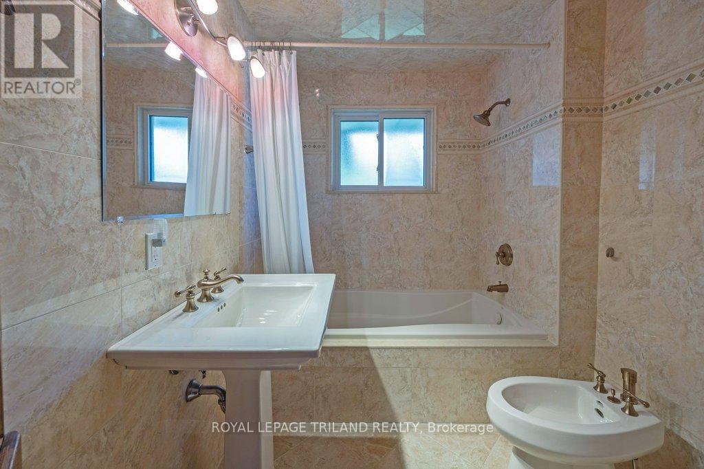 66 Park Avenue, St. Thomas, Ontario  N5R 4W1 - Photo 20 - X12462632