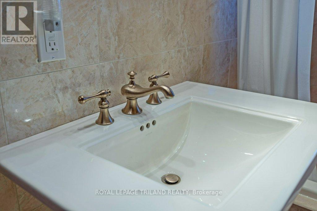 66 Park Avenue, St. Thomas, Ontario  N5R 4W1 - Photo 21 - X12462632