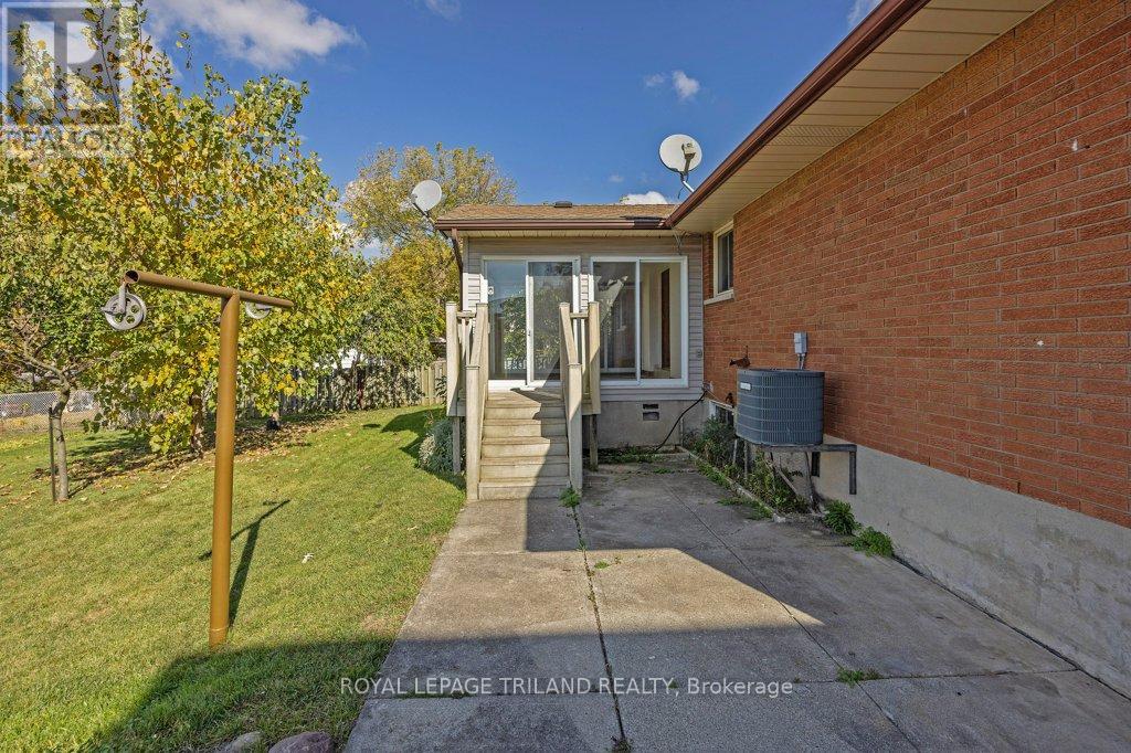66 Park Avenue, St. Thomas, Ontario  N5R 4W1 - Photo 38 - X12462632
