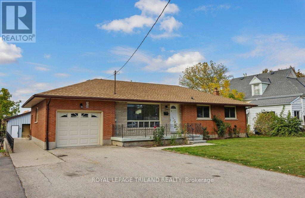 66 Park Avenue, St. Thomas, Ontario  N5R 4W1 - Photo 5 - X12462632