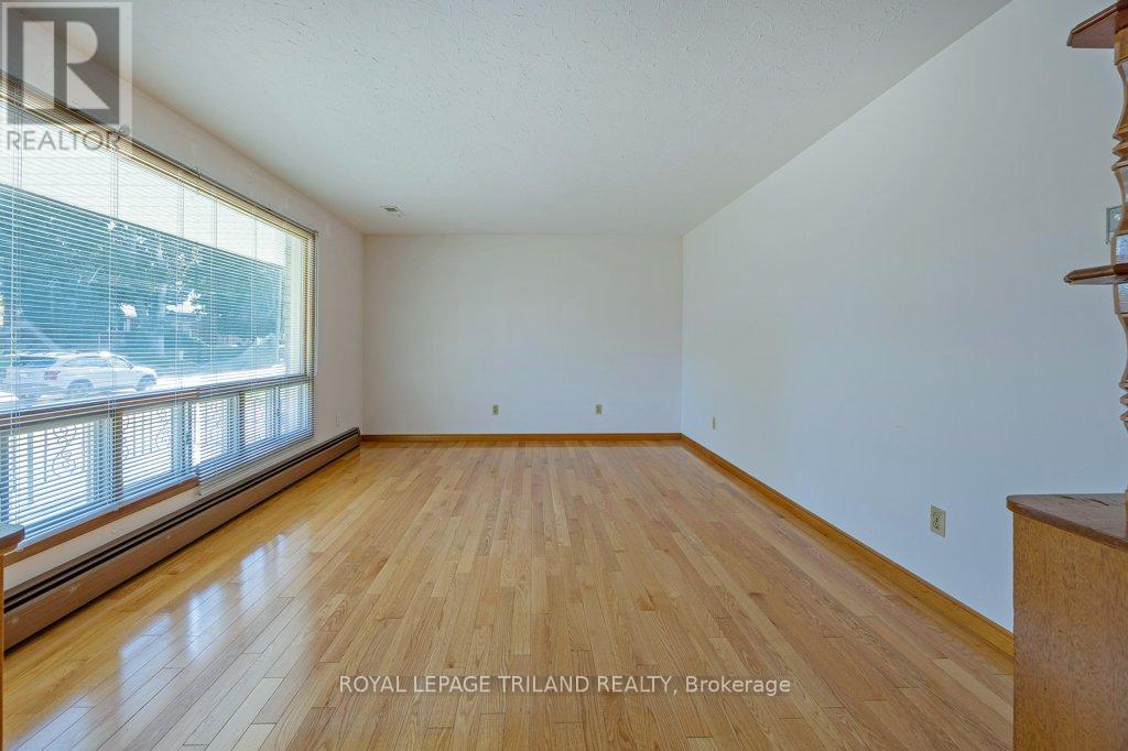 66 Park Avenue, St. Thomas, Ontario  N5R 4W1 - Photo 7 - X12462632