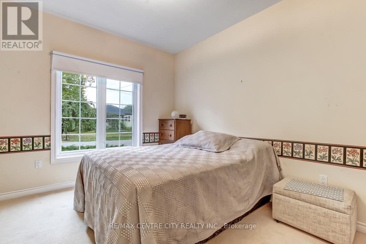 45 Mary Street E, St. Thomas, Ontario  N5R 2V7 - Photo 8 - X12462643