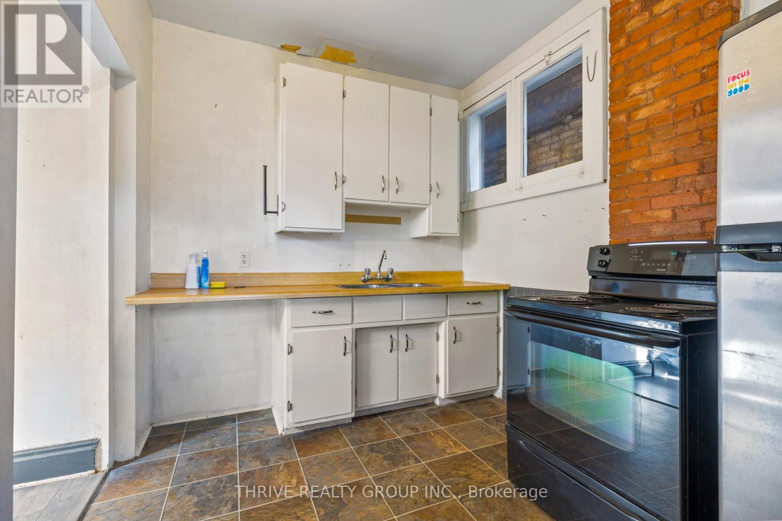 11 Forest Avenue, St. Thomas, Ontario  N5R 2J1 - Photo 12 - X12462658