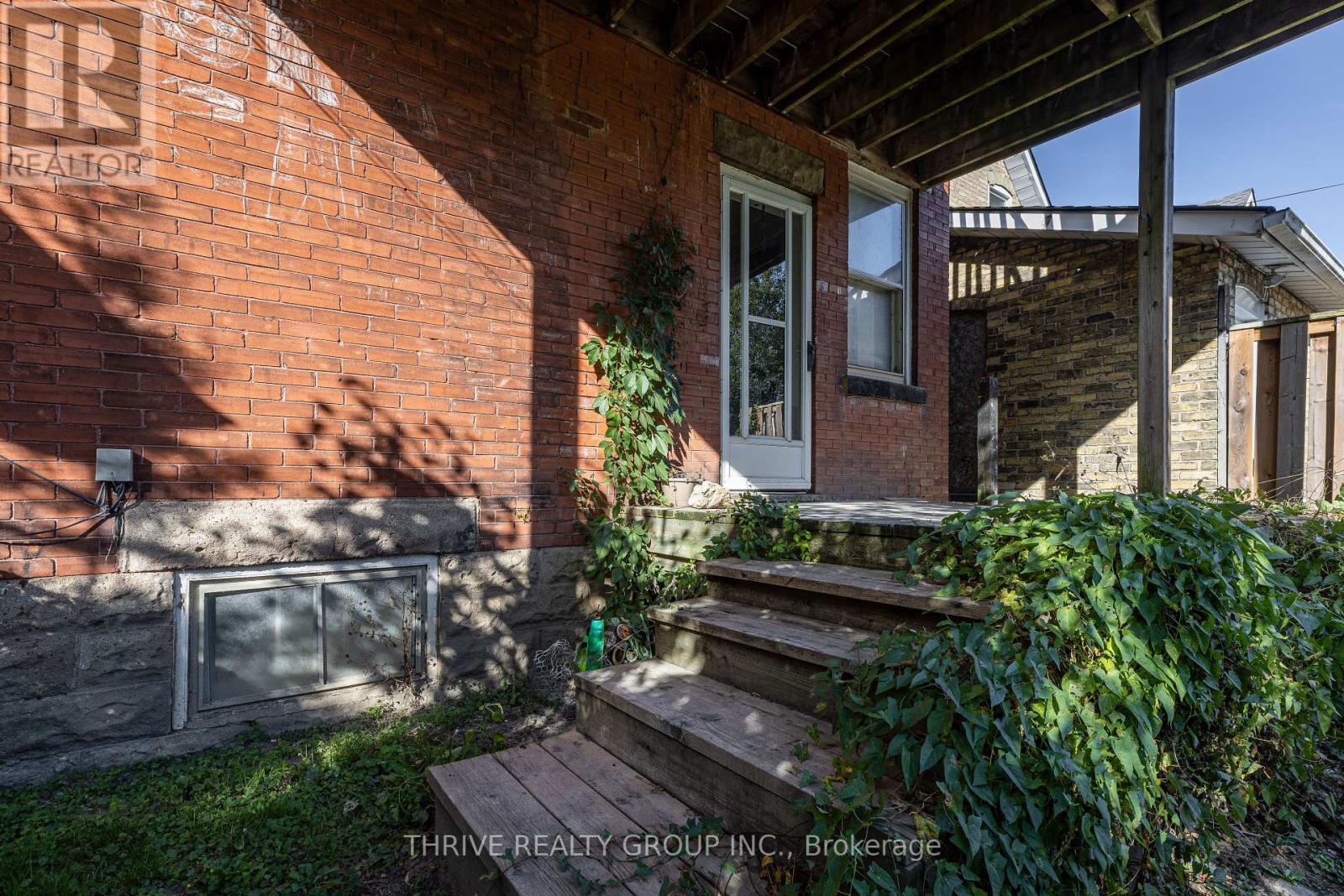 11 Forest Avenue, St. Thomas, Ontario  N5R 2J1 - Photo 24 - X12462658