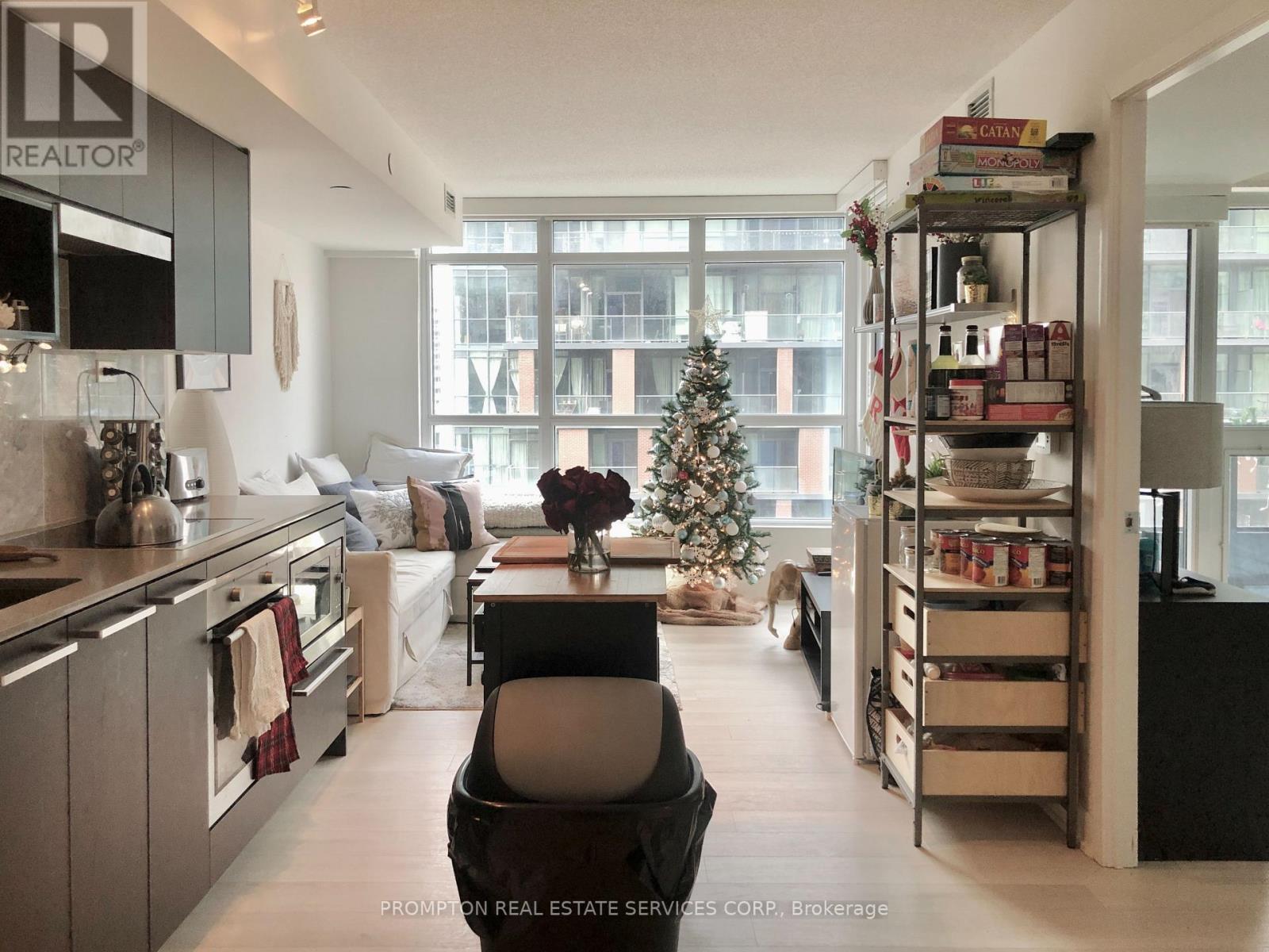 812 - 80 Queens Wharf Road, Toronto, Ontario  M5V 0J3 - Photo 2 - C12462517