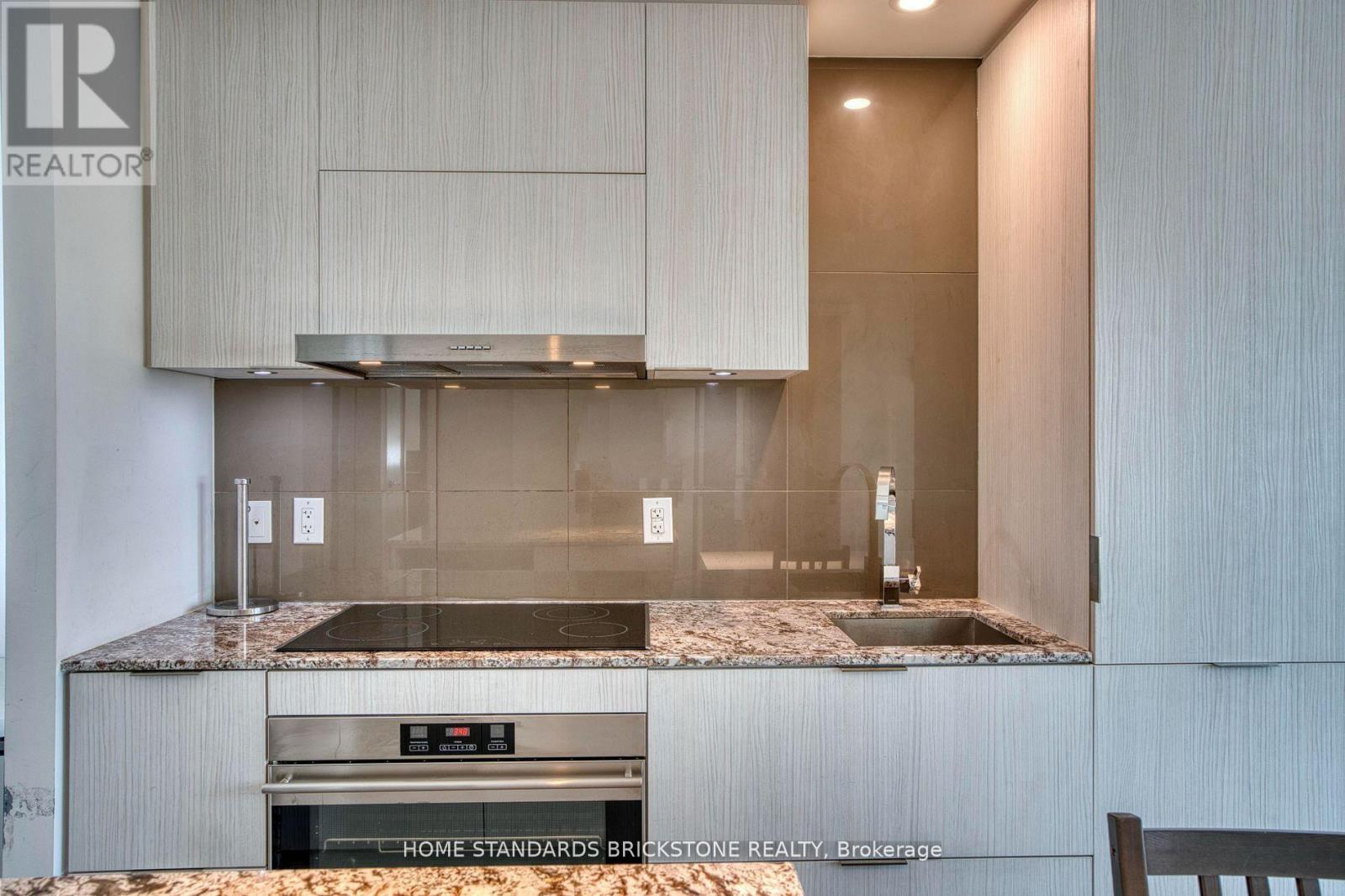 1306 - 1 Bloor Street E, Toronto, Ontario  M4W 0A8 - Photo 5 - C12462578
