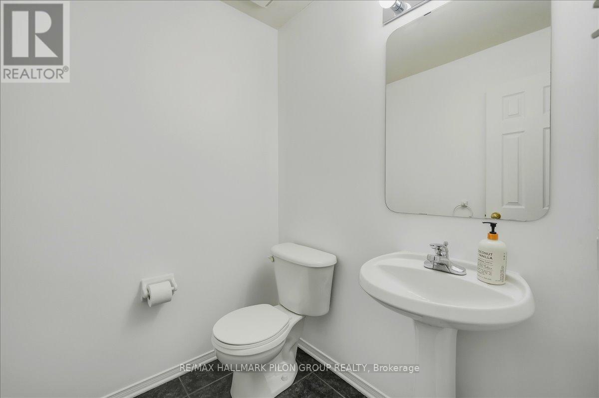 2135 Assomption Street, Ottawa, Ontario  K4A 4J9 - Photo 10 - X12462602