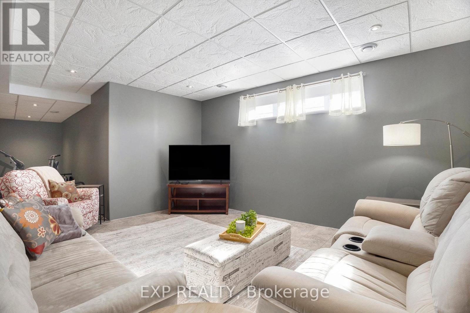 2003 Farisita Drive, Ottawa, Ontario  K0A 3H0 - Photo 18 - X12462674