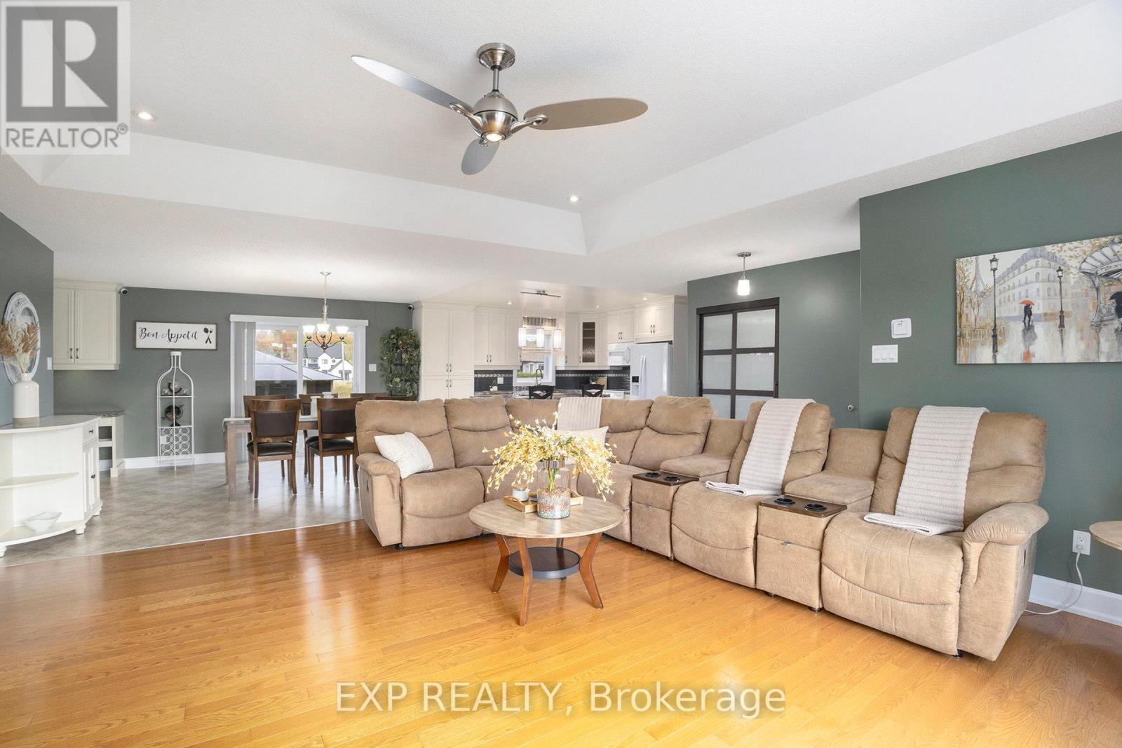 2003 Farisita Drive, Ottawa, Ontario  K0A 3H0 - Photo 5 - X12462674