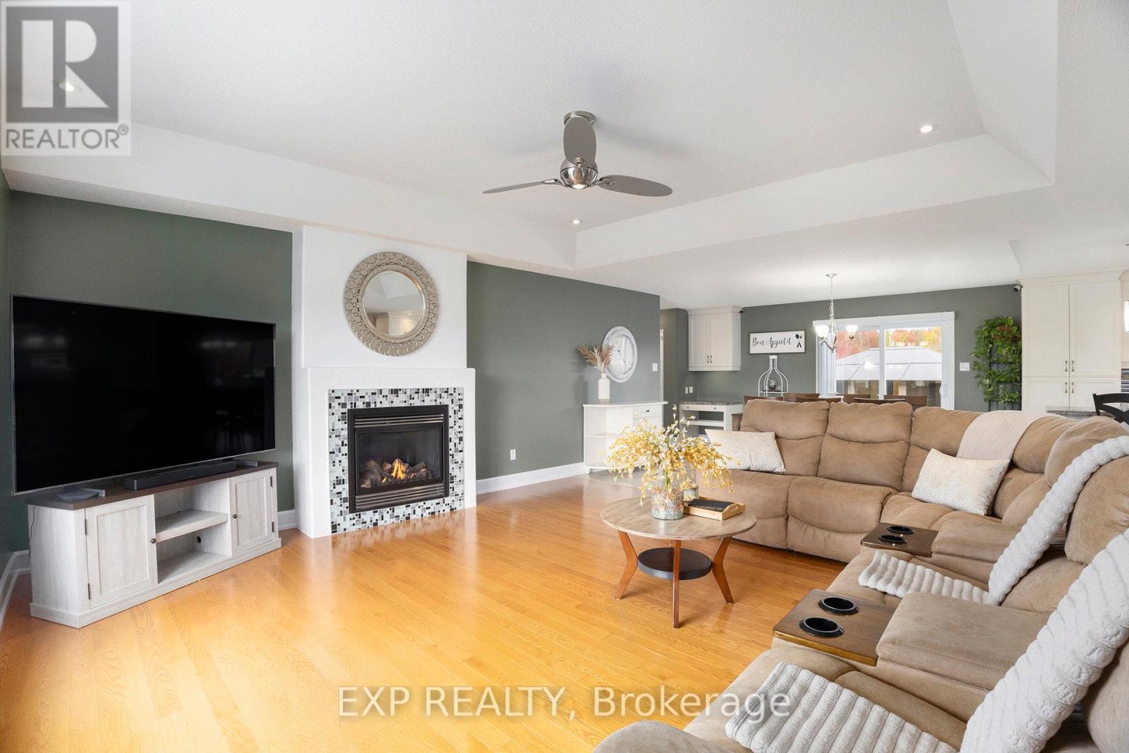 2003 Farisita Drive, Ottawa, Ontario  K0A 3H0 - Photo 6 - X12462674