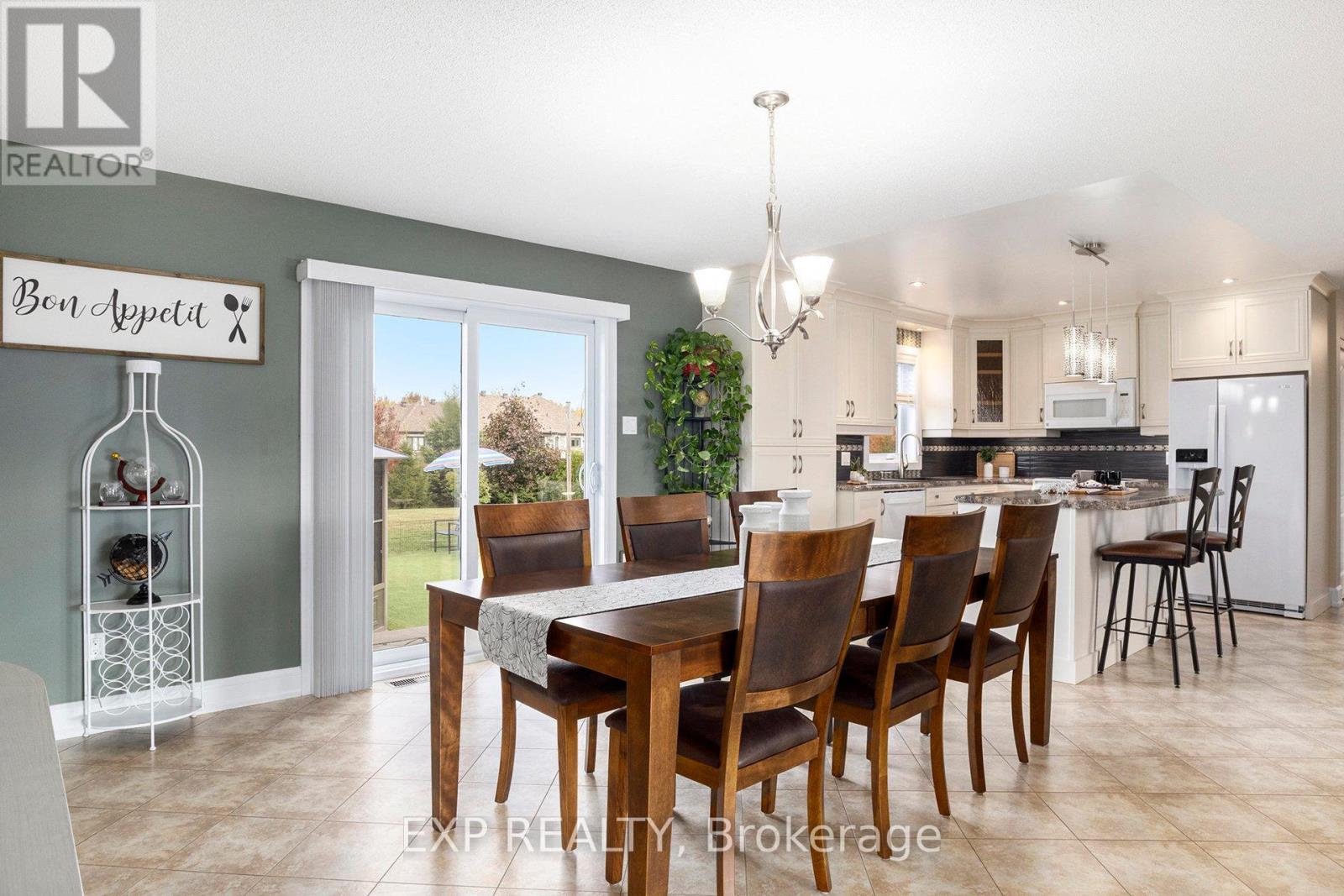 2003 Farisita Drive, Ottawa, Ontario  K0A 3H0 - Photo 7 - X12462674