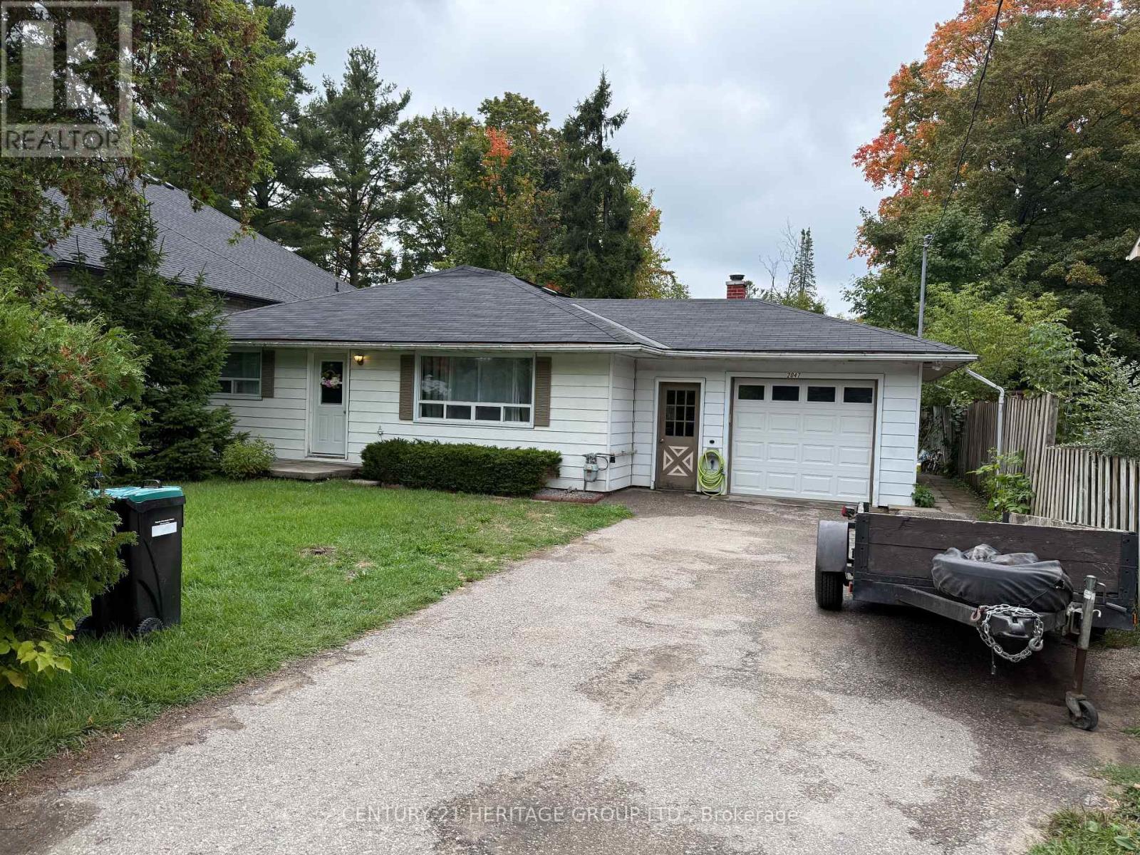 2047 Inglewood Drive, Innisfil, Ontario  L9S 1Z1 - Photo 3 - N12297648