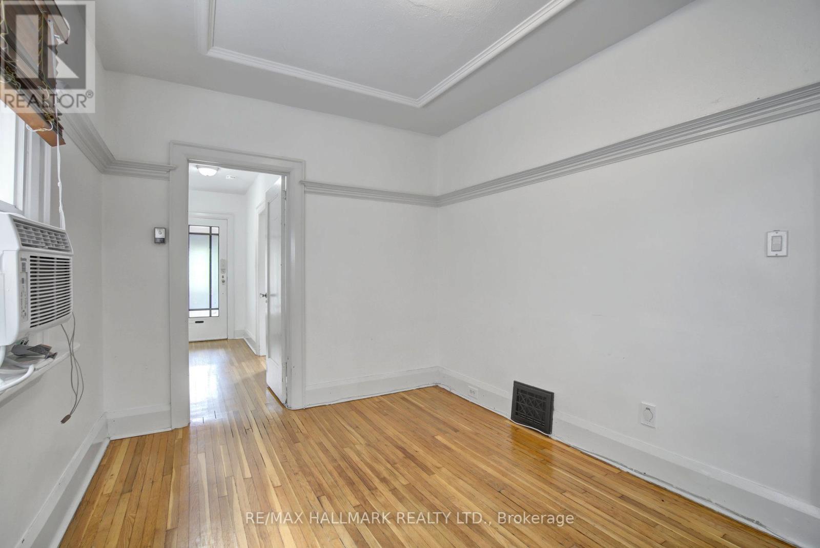 9 Costain Avenue, Toronto, Ontario  M4E 2G7 - Photo 10 - E12462492