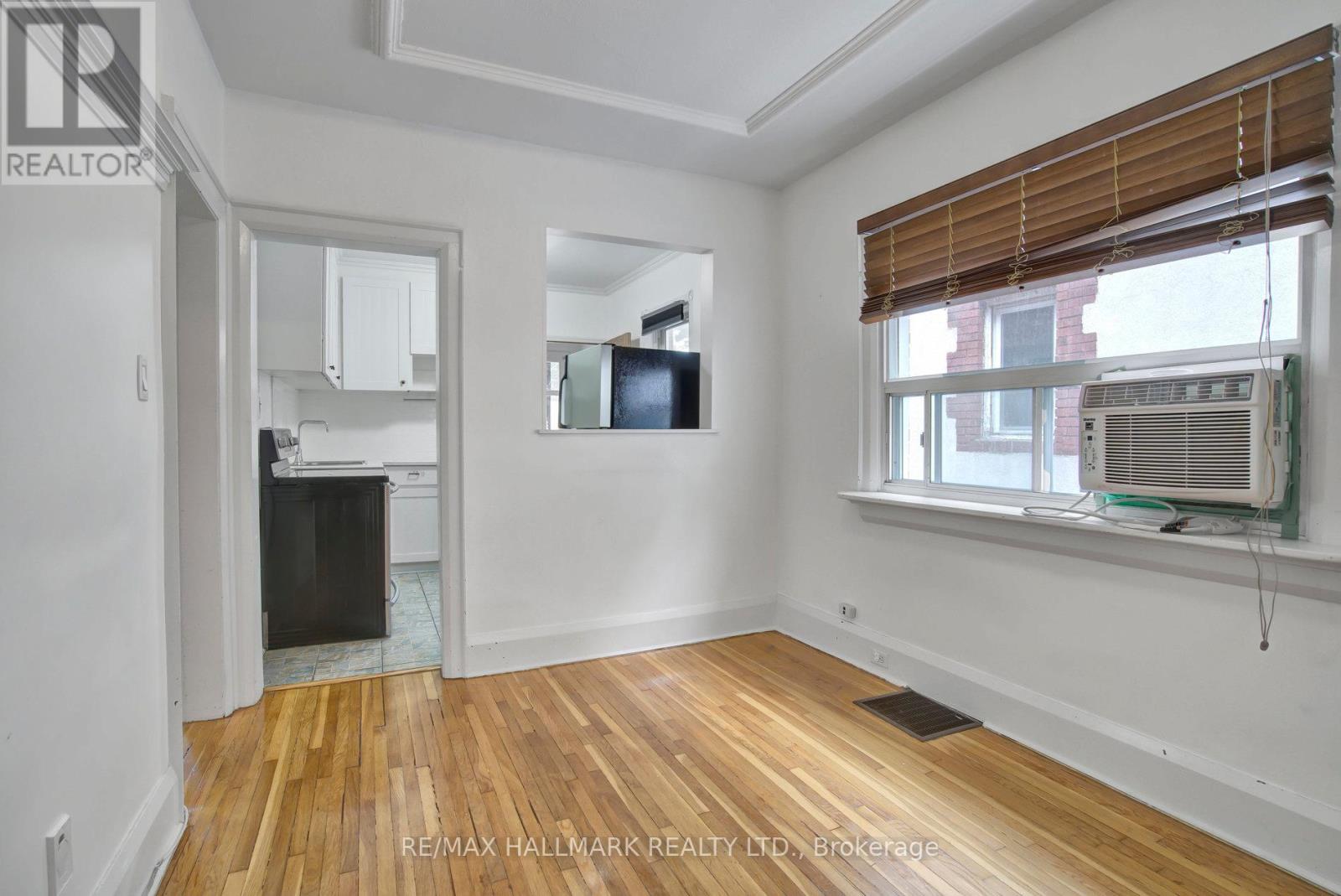 9 Costain Avenue, Toronto, Ontario  M4E 2G7 - Photo 11 - E12462492