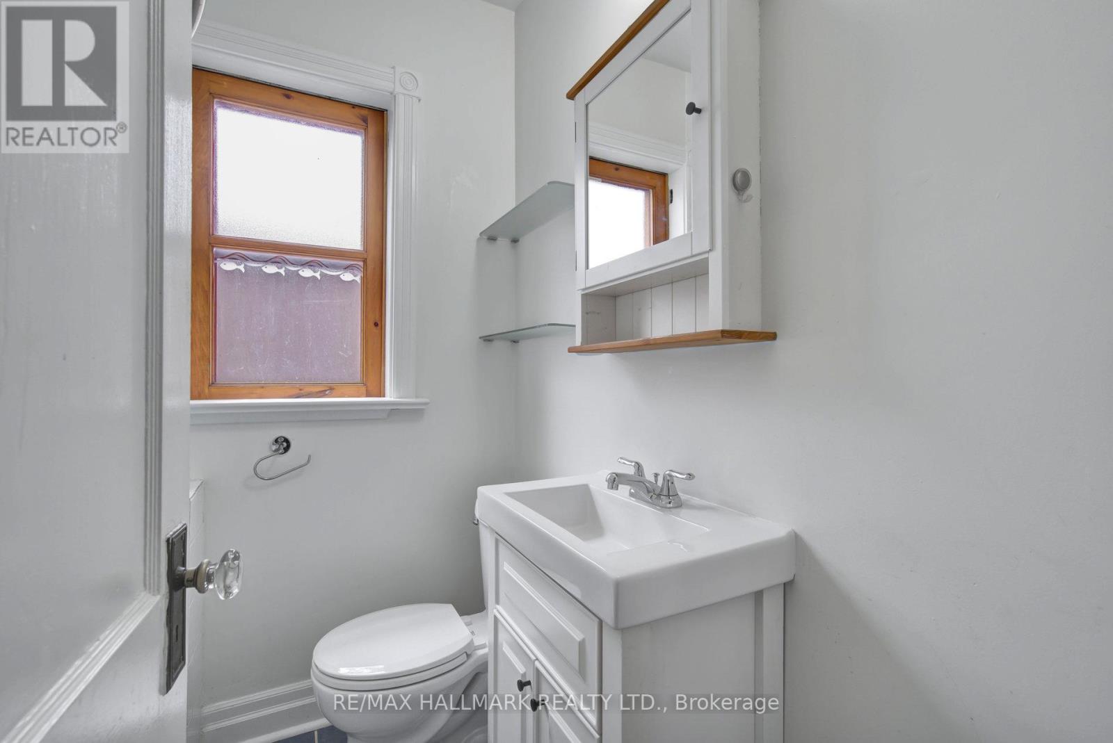 9 Costain Avenue, Toronto, Ontario  M4E 2G7 - Photo 16 - E12462492